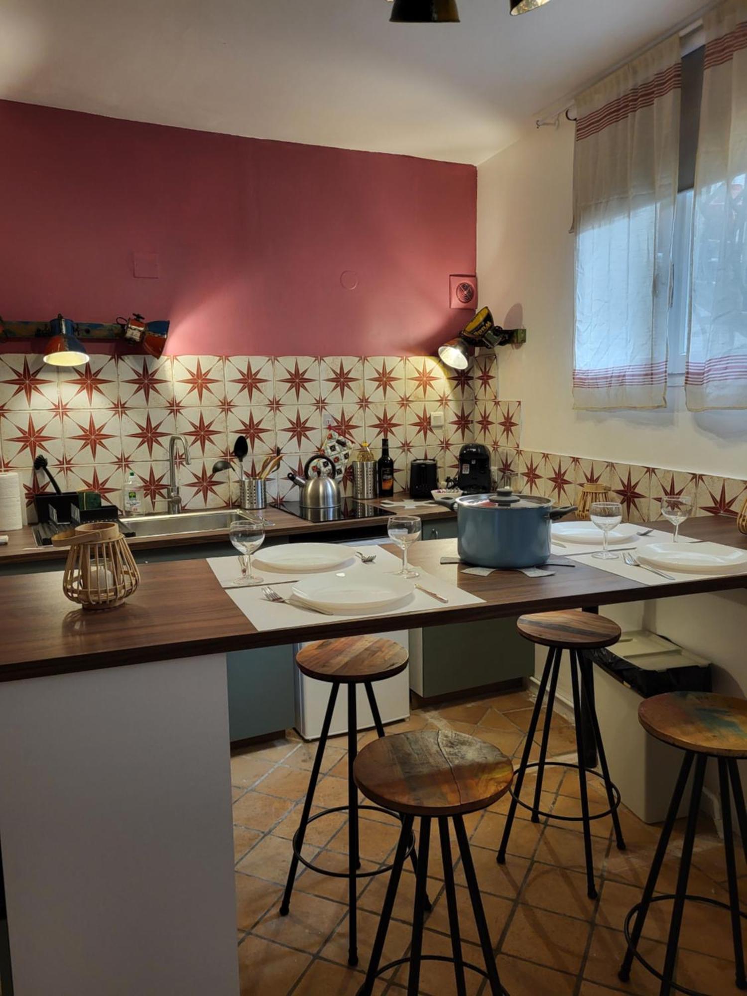 2 Pieces Avignon Intramuros Place Pie Εξωτερικό φωτογραφία